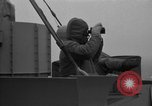 Image homme sur Lookout Péninsule Antarctique, 1946, de la seconde 55 séquences d'archives historiques vidéo 65675070789