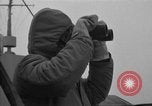 Image homme sur Lookout Péninsule Antarctique, 1946, de la seconde 62 séquences d'archives historiques vidéo 65675070789