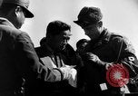 Immagine di Lavoro della polizia militare dell'esercito degli Stati Uniti Corea, 1952, secondo 56 filmato di repertorio 65675070821