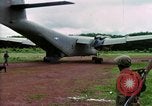Standbild kambodschanische Flüchtlinge Boung lange Kambodscha, 1970, aus Sekunde 8 historischem Filmmaterial Videoclip 65675070846
