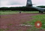 Standbild kambodschanische Flüchtlinge Boung lange Kambodscha, 1970, aus Sekunde 22 historischem Filmmaterial Videoclip 65675070846