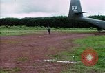 Standbild kambodschanische Flüchtlinge Boung lange Kambodscha, 1970, aus Sekunde 24 historischem Filmmaterial Videoclip 65675070846
