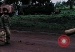 Image réfugiés cambodgiens Boung Long Cambodge, 1970, de la seconde 61 séquences d'archives historiques vidéo 65675070847