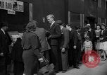 Standbild Zeitung London England Vereinigtes Königreich, 1943, aus Sekunde 14 historischem Filmmaterial Videoclip 65675070898