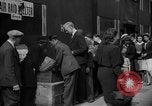 Standbild Zeitung London England Vereinigtes Königreich, 1943, aus Sekunde 15 historischem Filmmaterial Videoclip 65675070898