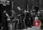 Standbild Zeitung London England Vereinigtes Königreich, 1943, aus Sekunde 18 historischem Filmmaterial Videoclip 65675070898