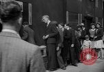 Standbild Zeitung London England Vereinigtes Königreich, 1943, aus Sekunde 19 historischem Filmmaterial Videoclip 65675070898