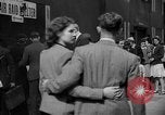 Standbild Zeitung London England Vereinigtes Königreich, 1943, aus Sekunde 20 historischem Filmmaterial Videoclip 65675070898