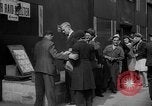 Standbild Zeitung London England Vereinigtes Königreich, 1943, aus Sekunde 26 historischem Filmmaterial Videoclip 65675070898