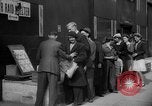 Standbild Zeitung London England Vereinigtes Königreich, 1943, aus Sekunde 28 historischem Filmmaterial Videoclip 65675070898