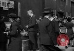 Standbild Zeitung London England Vereinigtes Königreich, 1943, aus Sekunde 31 historischem Filmmaterial Videoclip 65675070898