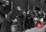 Standbild Zeitung London England Vereinigtes Königreich, 1943, aus Sekunde 33 historischem Filmmaterial Videoclip 65675070898