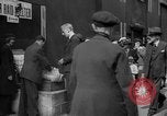 Standbild Zeitung London England Vereinigtes Königreich, 1943, aus Sekunde 34 historischem Filmmaterial Videoclip 65675070898