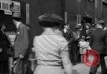 Standbild Zeitung London England Vereinigtes Königreich, 1943, aus Sekunde 37 historischem Filmmaterial Videoclip 65675070898