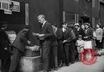 Standbild Zeitung London England Vereinigtes Königreich, 1943, aus Sekunde 40 historischem Filmmaterial Videoclip 65675070898