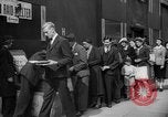 Standbild Zeitung London England Vereinigtes Königreich, 1943, aus Sekunde 41 historischem Filmmaterial Videoclip 65675070898