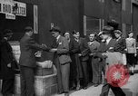 Standbild Zeitung London England Vereinigtes Königreich, 1943, aus Sekunde 45 historischem Filmmaterial Videoclip 65675070898