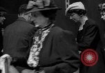 Standbild Zeitung London England Vereinigtes Königreich, 1943, aus Sekunde 51 historischem Filmmaterial Videoclip 65675070898