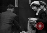 Standbild Zeitung London England Vereinigtes Königreich, 1943, aus Sekunde 53 historischem Filmmaterial Videoclip 65675070898