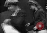 Standbild Zeitung London England Vereinigtes Königreich, 1943, aus Sekunde 54 historischem Filmmaterial Videoclip 65675070898