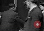 Standbild Zeitung London England Vereinigtes Königreich, 1943, aus Sekunde 55 historischem Filmmaterial Videoclip 65675070898