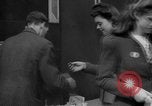 Standbild Zeitung London England Vereinigtes Königreich, 1943, aus Sekunde 59 historischem Filmmaterial Videoclip 65675070898