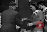 Standbild Zeitung London England Vereinigtes Königreich, 1943, aus Sekunde 60 historischem Filmmaterial Videoclip 65675070898