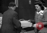 Standbild Zeitung London England Vereinigtes Königreich, 1943, aus Sekunde 61 historischem Filmmaterial Videoclip 65675070898