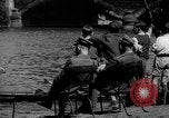 Immagine di Folla di Londra Londra Inghilterra Regno Unito, 1943, secondo 26 filmato di repertorio 65675070899
