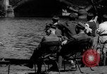 Immagine di Folla di Londra Londra Inghilterra Regno Unito, 1943, secondo 27 filmato di repertorio 65675070899