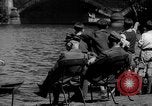 Immagine di Folla di Londra Londra Inghilterra Regno Unito, 1943, secondo 28 filmato di repertorio 65675070899