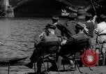 Immagine di Folla di Londra Londra Inghilterra Regno Unito, 1943, secondo 29 filmato di repertorio 65675070899