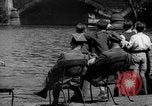 Immagine di Folla di Londra Londra Inghilterra Regno Unito, 1943, secondo 35 filmato di repertorio 65675070899