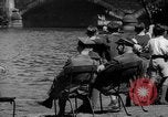 Immagine di Folla di Londra Londra Inghilterra Regno Unito, 1943, secondo 36 filmato di repertorio 65675070899