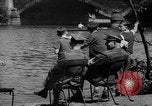 Immagine di Folla di Londra Londra Inghilterra Regno Unito, 1943, secondo 37 filmato di repertorio 65675070899