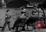 Immagine di Folla di Londra Londra Inghilterra Regno Unito, 1943, secondo 38 filmato di repertorio 65675070899