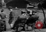 Immagine di Folla di Londra Londra Inghilterra Regno Unito, 1943, secondo 39 filmato di repertorio 65675070899
