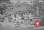 Immagine di Folla di Londra Londra Inghilterra Regno Unito, 1943, secondo 58 filmato di repertorio 65675070899