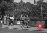 Immagine di Folla di Londra Londra Inghilterra Regno Unito, 1943, secondo 59 filmato di repertorio 65675070899