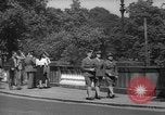 Immagine di Folla di Londra Londra Inghilterra Regno Unito, 1943, secondo 60 filmato di repertorio 65675070899