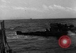 Immagine di Landing Craft pozzi meccanizzati su D-Day Canale in inglese, 1944, secondo 1 filmato di repertorio 65675070901