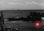 Immagine di Landing Craft pozzi meccanizzati su D-Day Canale in inglese, 1944, secondo 3 filmato di repertorio 65675070901