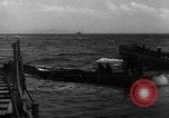 Immagine di Landing Craft pozzi meccanizzati su D-Day Canale in inglese, 1944, secondo 5 filmato di repertorio 65675070901