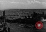 Immagine di Landing Craft pozzi meccanizzati su D-Day Canale in inglese, 1944, secondo 6 filmato di repertorio 65675070901