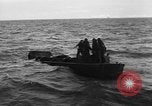 Immagine di Landing Craft pozzi meccanizzati su D-Day Canale in inglese, 1944, secondo 8 filmato di repertorio 65675070901
