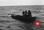 Immagine di Landing Craft pozzi meccanizzati su D-Day Canale in inglese, 1944, secondo 9 filmato di repertorio 65675070901