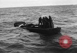 Immagine di Landing Craft pozzi meccanizzati su D-Day Canale in inglese, 1944, secondo 10 filmato di repertorio 65675070901