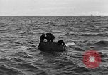 Immagine di Landing Craft pozzi meccanizzati su D-Day Canale in inglese, 1944, secondo 16 filmato di repertorio 65675070901
