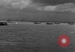 Immagine di Landing Craft pozzi meccanizzati su D-Day Canale in inglese, 1944, secondo 39 filmato di repertorio 65675070901