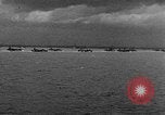 Immagine di Landing Craft pozzi meccanizzati su D-Day Canale in inglese, 1944, secondo 41 filmato di repertorio 65675070901